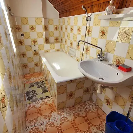 In - Balaton 20050 بيت للعطل